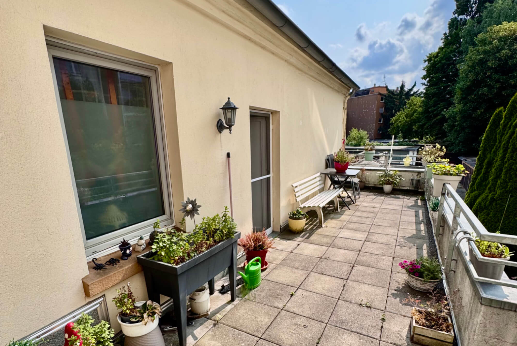 Haus im Haus: Maisonette-Wohnung mit eigenem Eingang und Terrasse Haus im Haus: Maisonette-Wohnung mit eigenem Eingang und Terrasse