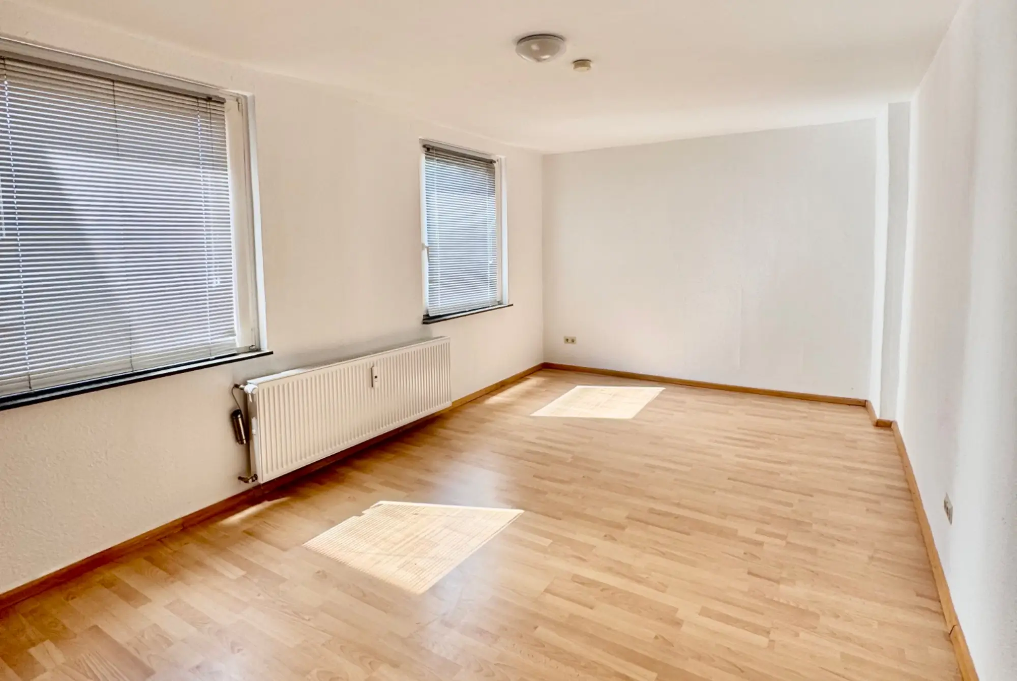 Attraktives Mehrfamilienhaus mit Gewerbeeinheit – solide Kapitalanlage mit Entwicklungspotenzial Attraktives Mehrfamilienhaus mit Gewerbeeinheit – solide Kapitalanlage mit Entwicklungspotenzial