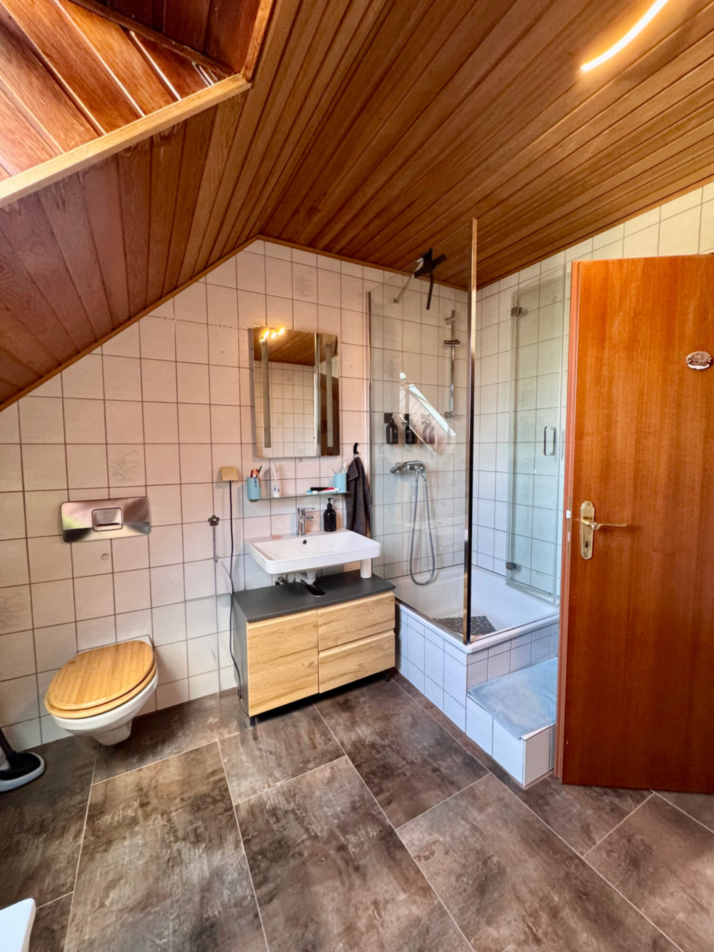 wi-323-2025-5-weidenbach-immobilien-herne-dachgeschosswohnung-herne-badezimmer