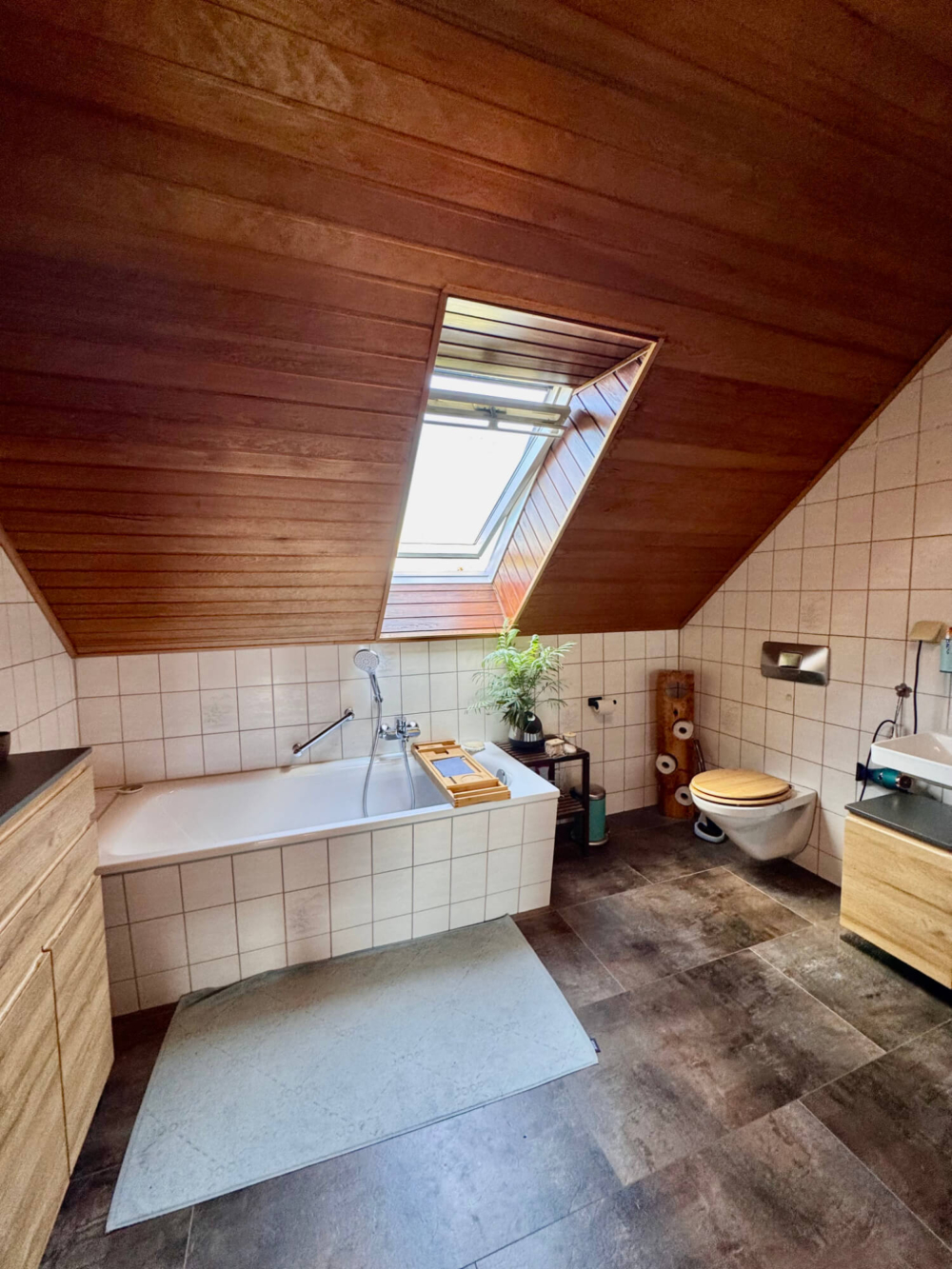 wi-323-2025-6-weidenbach-immobilien-herne-dachgeschosswohnung-herne-badezimmer