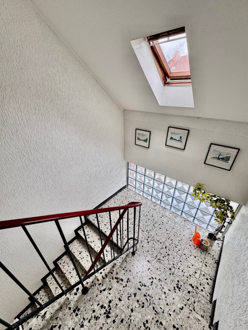 WI-332-2025-12-weidenbach-immobilien-herne-dachgeschosswohnung-herne-hausflur