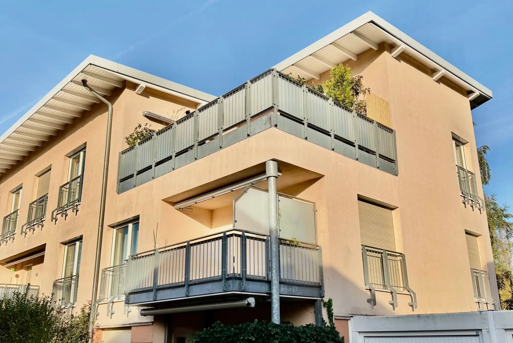 Exklusiv Wohnen auf zwei Ebenen – moderne Passivhaus-Maisonette, barrierefrei und energieeffizient