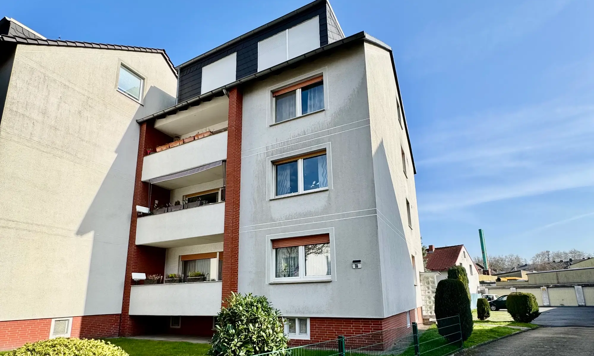 Titelbild der Eigentumswohnung in Herne mit Blick auf die Vorderseite des Hauses