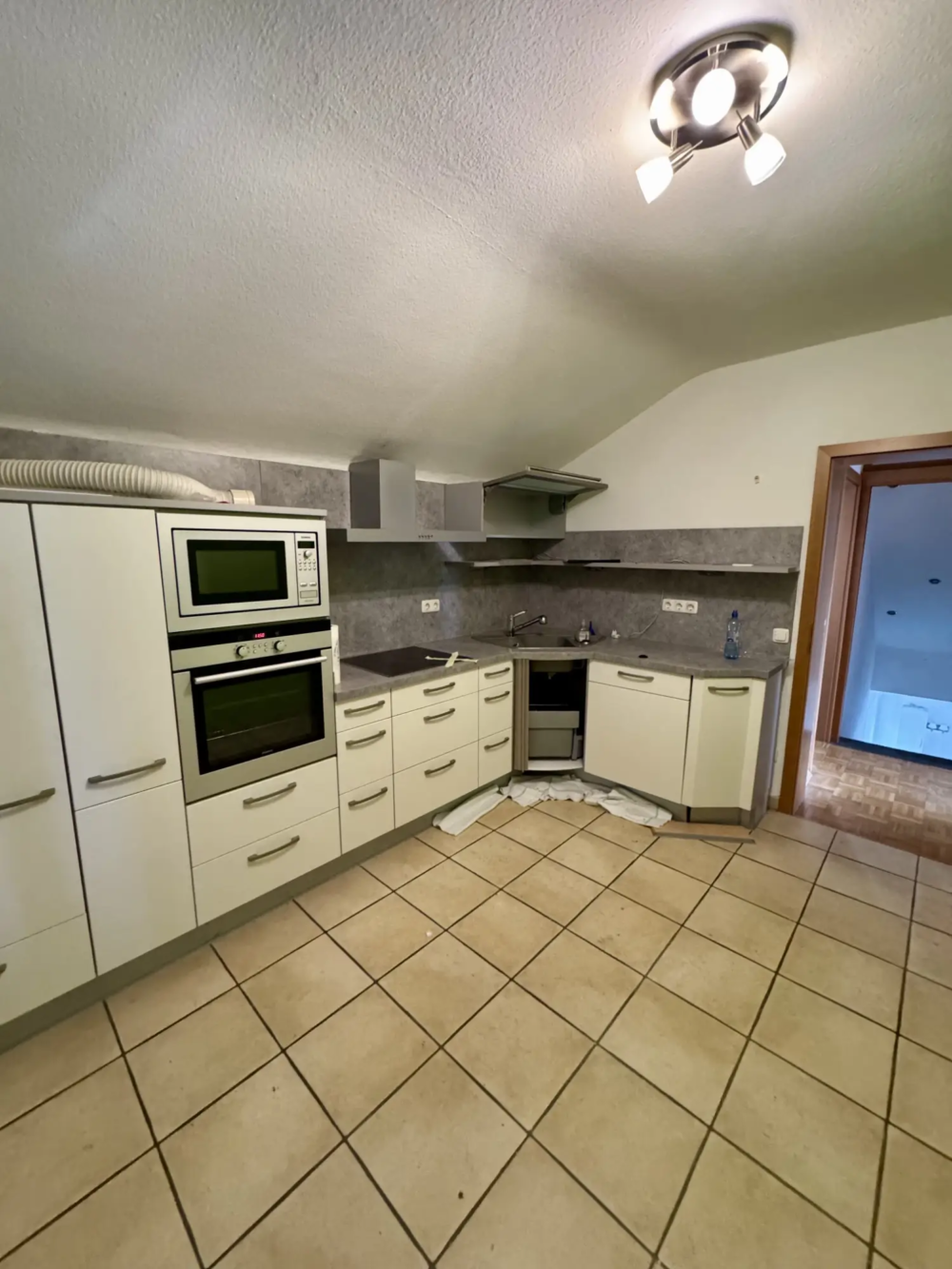 wi-354-2026-14-weidenbach-immobilien-herne-einfamilienhaus-bochum-kueche-og